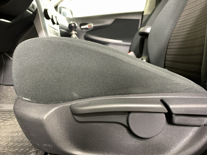 TOYOTA Corolla 1.3, 2010 года, Механика, ЧЕРНЫЙ