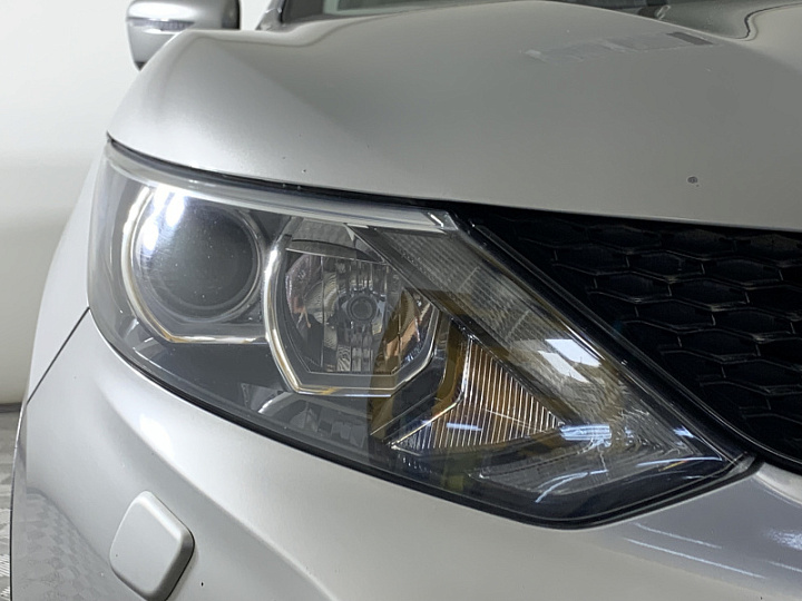 Nissan Qashqai 2, 2015 года, Механика, Серебристый