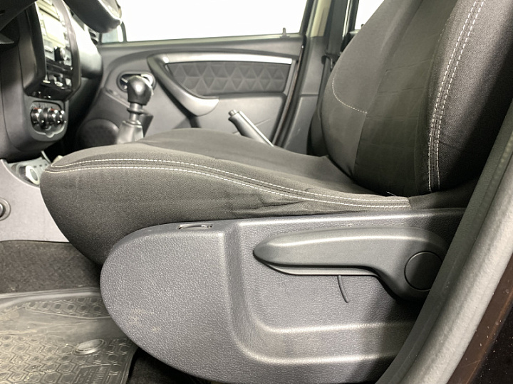 Renault Duster 1.6, 2015 года, Механика, Темно-Коричневый
