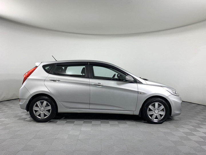 HYUNDAI Solaris 1.4, 2013 года, Автоматическая, Серебристый