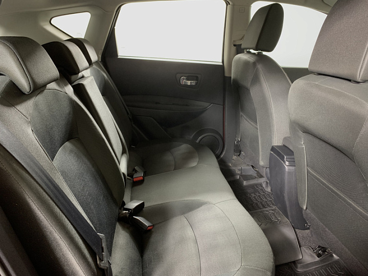 NISSAN Qashqai 2, 2011 года, Механика, КРАСНЫЙ