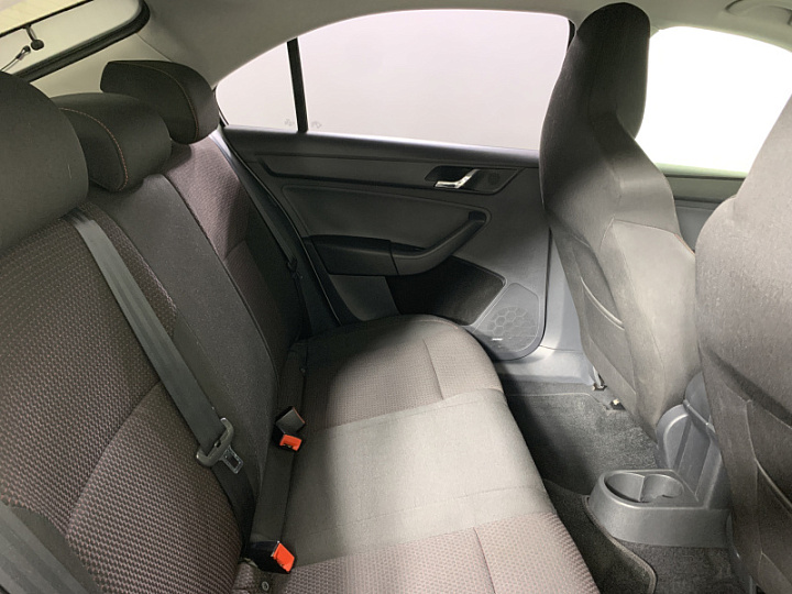 SKODA Rapid 1.6, 2015 года, Механика, БЕЛЫЙ