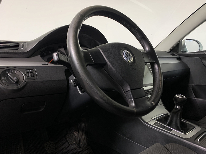 VOLKSWAGEN Passat 1.8, 2008 года, Механика, Серебристый