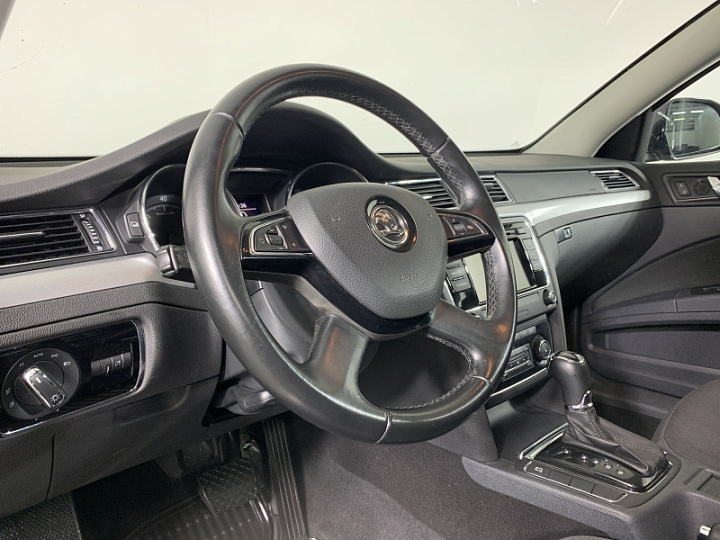 SKODA Superb 1.8, 2015 года, Робот, ЧЕРНЫЙ