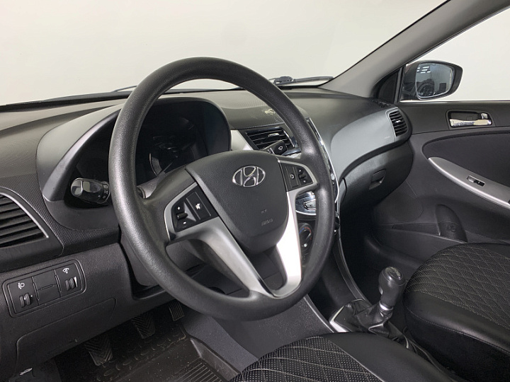 HYUNDAI Solaris 1.6, 2013 года, Механика, ФИОЛЕТОВЫЙ