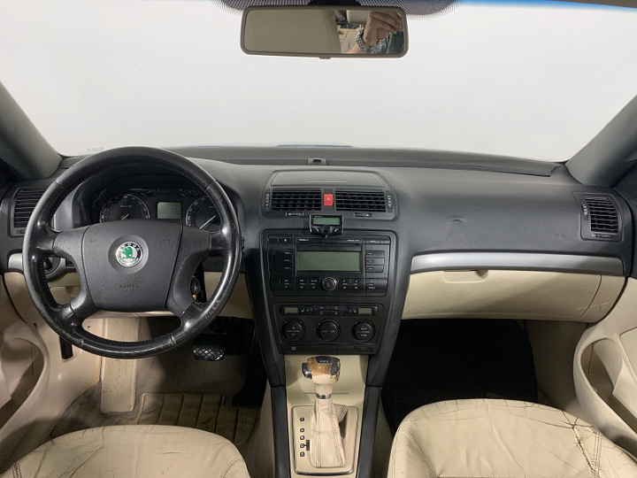 SKODA Octavia 2, 2008 года, Робот, Золотистый