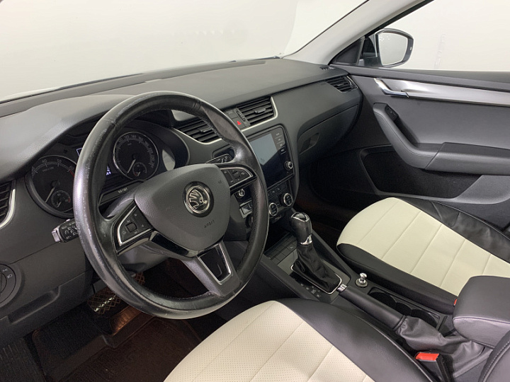 SKODA Octavia 1.4, 2019 года, Робот, БЕЛЫЙ