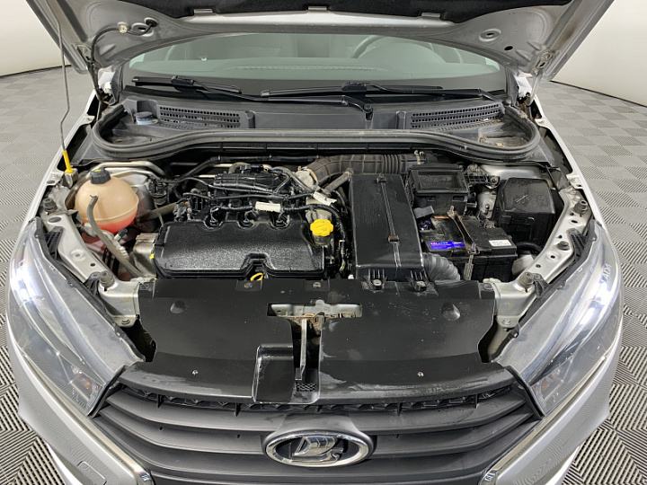 Lada Vesta 1.6, 2018 года, Механика, Серебристый