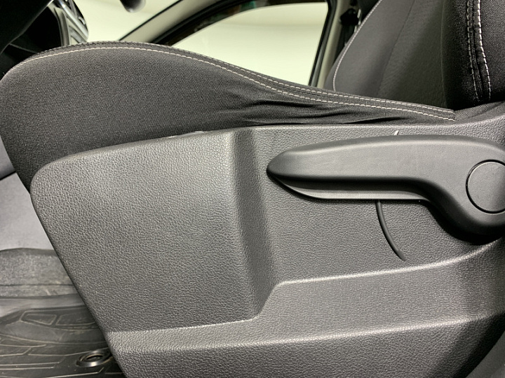NISSAN Terrano 2, 2018 года, Механика, Серебристый