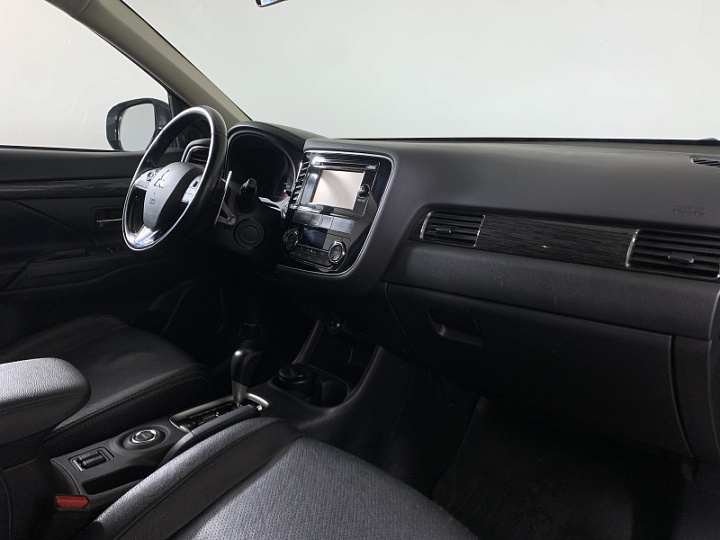 Mitsubishi Outlander 2.4, 2015 года, Вариатор, Серебристый