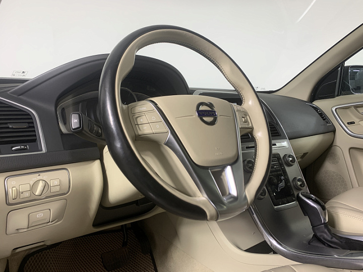 VOLVO XC60 2.4, 2017 года, Автоматическая, ЧЕРНЫЙ