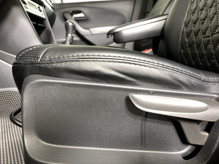 VOLKSWAGEN Polo 1.6, 2019 года, Механика, Серебристый