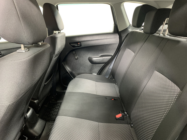 SUZUKI Vitara 1.6, 2015 года, Автоматическая, СЕРЫЙ