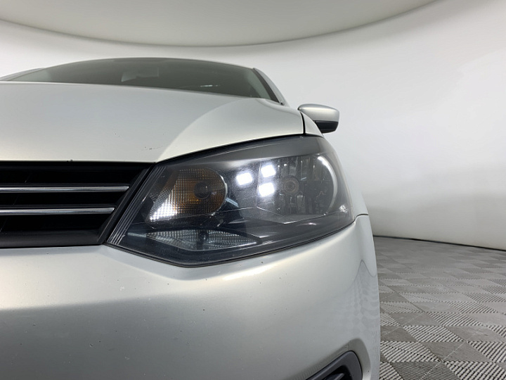 VOLKSWAGEN Polo 1.6, 2012 года, Механика, Серебристо-желтый