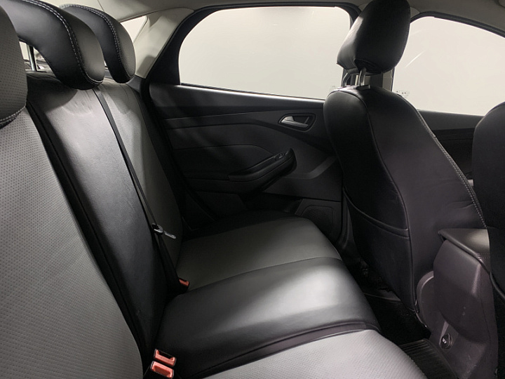 FORD Focus 1.6, 2013 года, Робот, Серо-коричневый