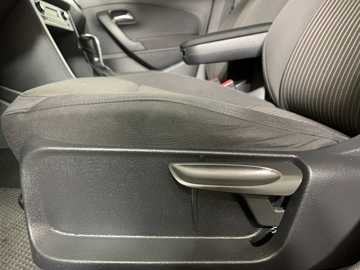 VOLKSWAGEN Polo 1.6, 2013 года, Автоматическая, ВИШНЕВО-КРАСНЫЙ