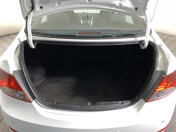 HYUNDAI Solaris 1.6, 2011 года, Автоматическая, БЕЛЫЙ