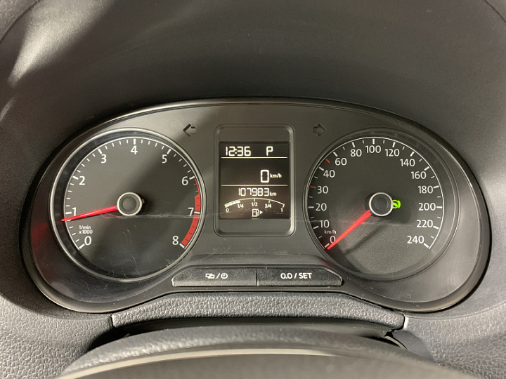 VOLKSWAGEN Polo 1.6, 2015 года, Автоматическая, Белый (темно-серый)