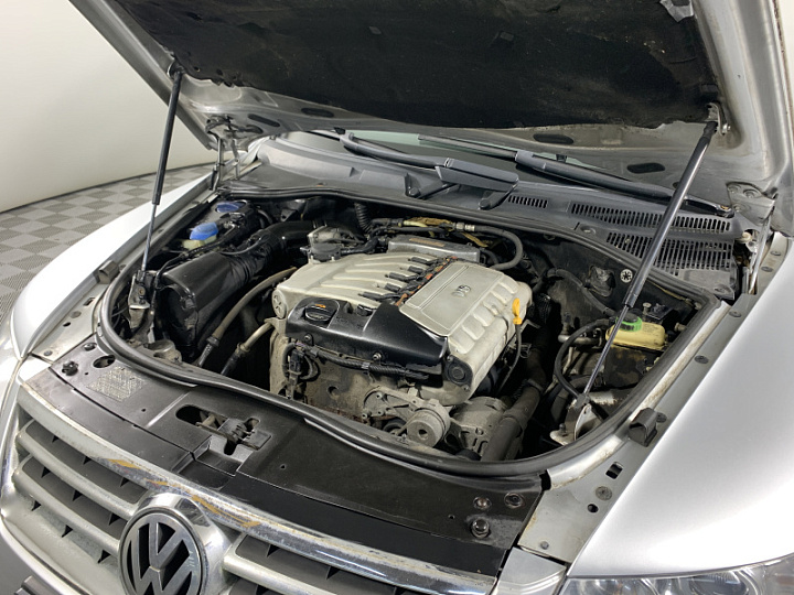 VOLKSWAGEN Touareg 3.2, 2004 года, Автоматическая, Серебристый