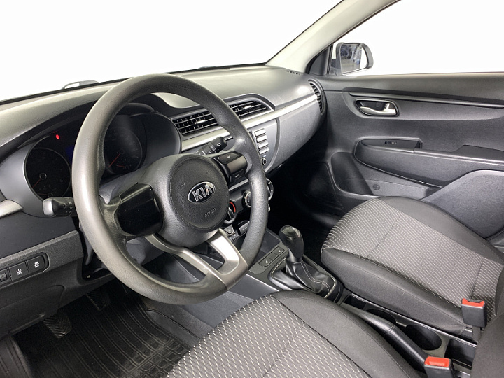 KIA Rio X-Line 1.4, 2018 года, Механика, БЕЛЫЙ