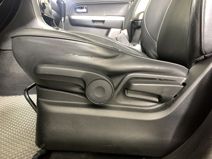 Suzuki Grand Vitara 2, 2005 года, Автоматическая, красный