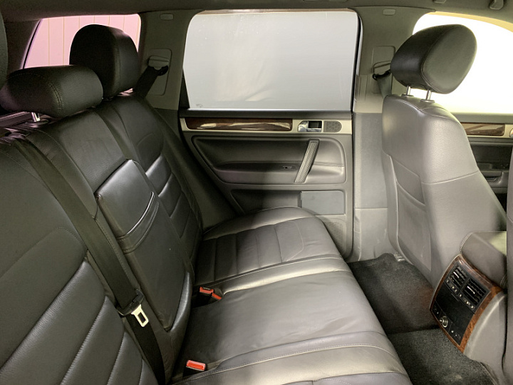 VOLKSWAGEN Touareg 3, 2010 года, Автоматическая, СЕРЫЙ