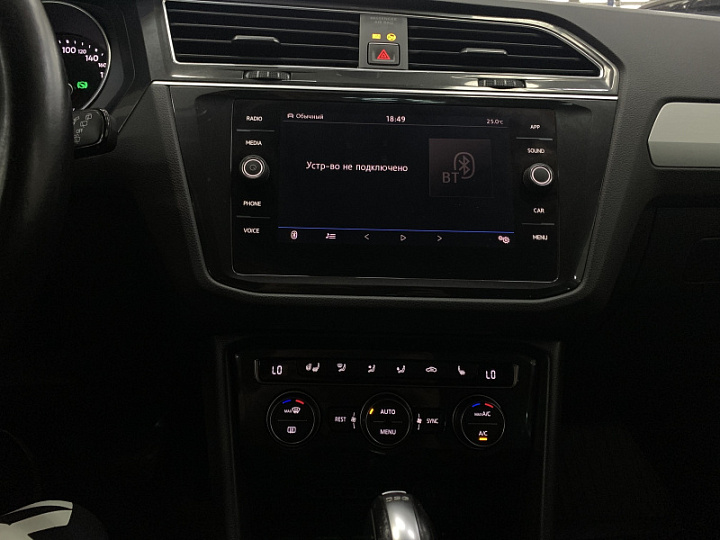 Volkswagen Tiguan 1.4, 2018 года, Робот, ЧЕРНЫЙ