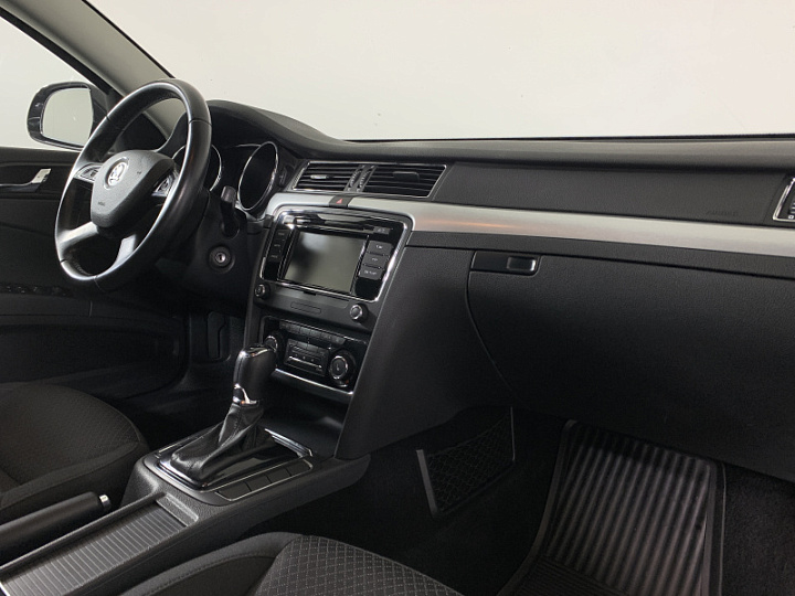 SKODA Superb 1.8, 2015 года, Робот, ЧЕРНЫЙ