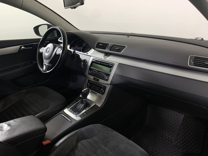 Volkswagen Passat 1.8, 2011 года, Робот, Черный