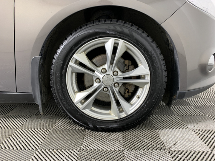 FORD Focus 1.6, 2013 года, Робот, Серо-коричневый