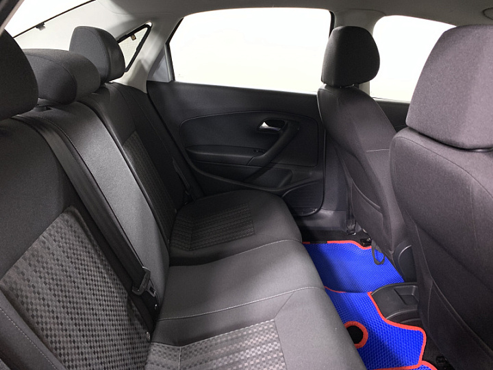 Volkswagen Polo 1.6, 2015 года, Механика, Серебристый
