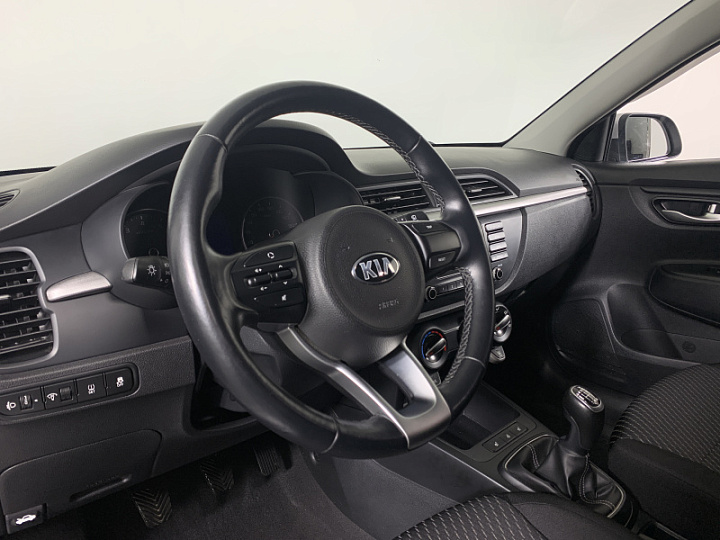KIA Rio X-Line 1.6, 2018 года, Механика, Серебристый