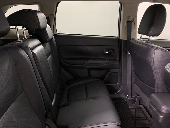 MITSUBISHI Outlander 2.4, 2016 года, Вариатор, БЕЛЫЙ