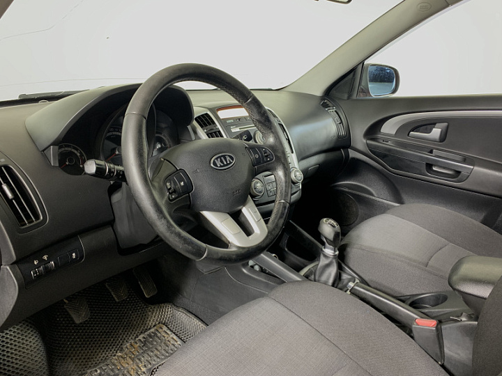 KIA Ceed 1.6, 2011 года, Механика, КРАСНЫЙ