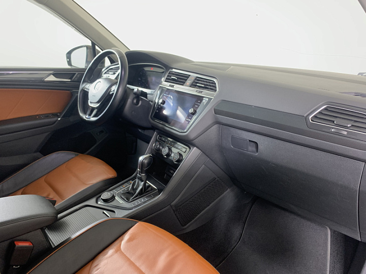 Volkswagen Tiguan 2, 2017 года, Робот, КОРИЧНЕВЫЙ