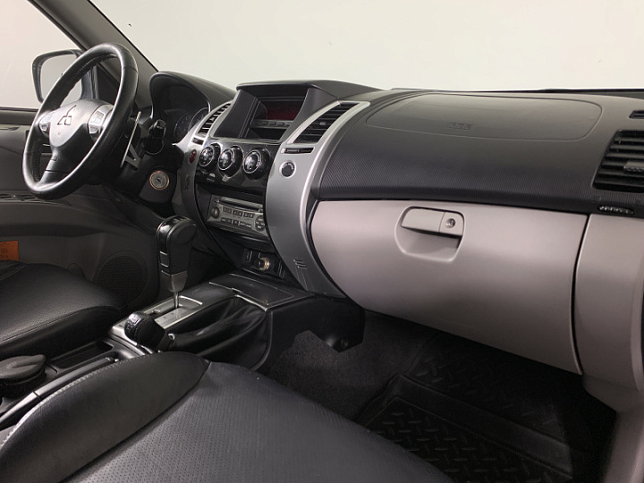 MITSUBISHI Pajero Sport 2.5, 2010 года, Автоматическая, Серебристый
