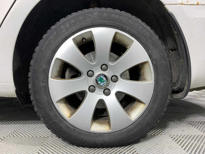 SKODA Superb 1.8, 2013 года, Робот, БЕЛЫЙ