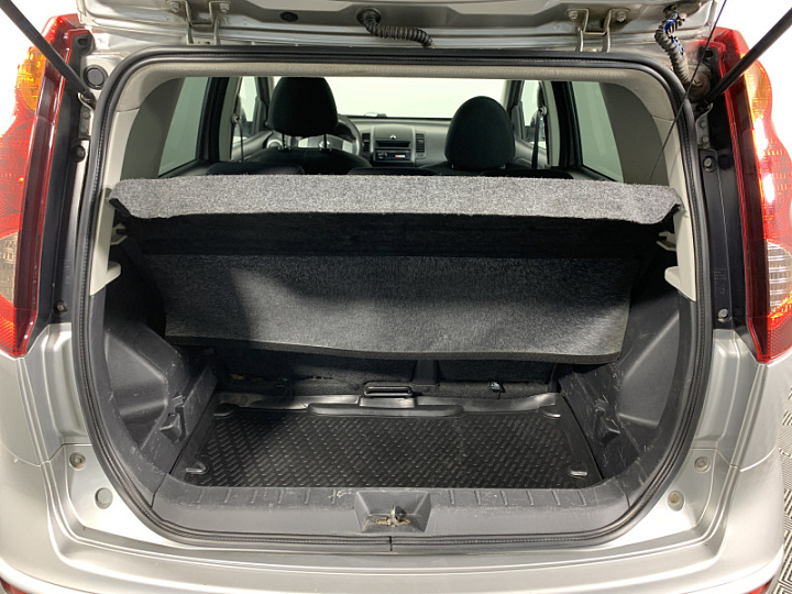 NISSAN Note 1.4, 2011 года, Механика, Серебристый
