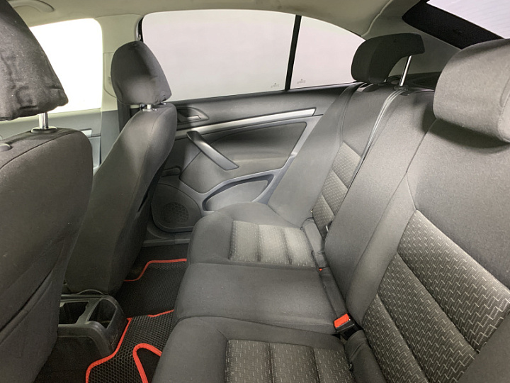 SKODA Octavia 1.6, 2010 года, Механика, Серебристый