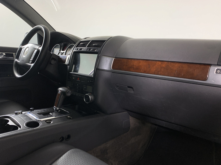VOLKSWAGEN Touareg 3.2, 2004 года, Автоматическая, Серебристый