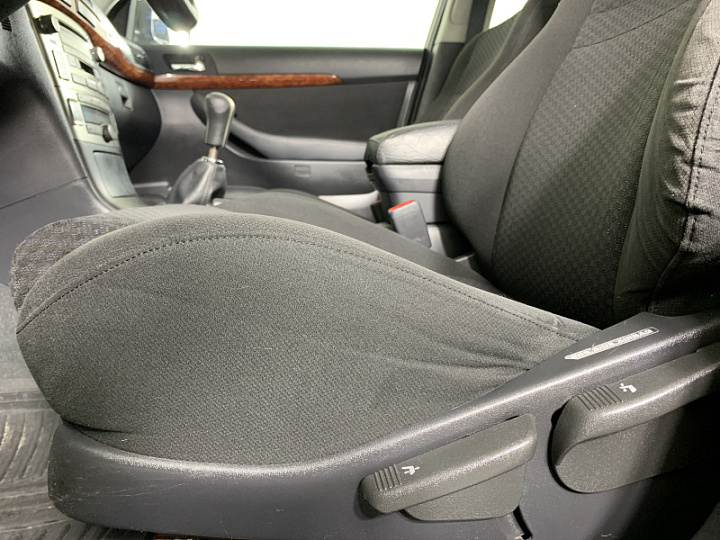 TOYOTA Avensis 1.8, 2004 года, Механика, КОРИЧНЕВЫЙ