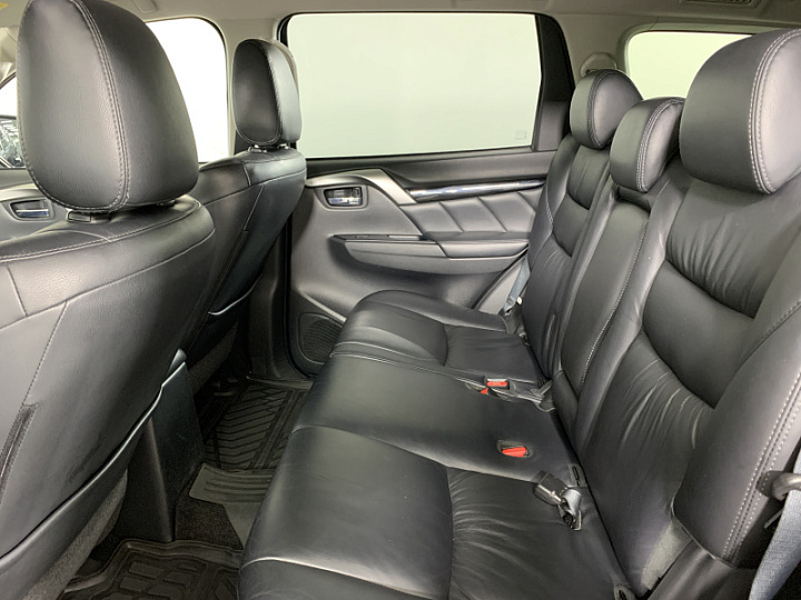 MITSUBISHI Pajero Sport 2.4, 2018 года, Автоматическая, ЧЕРНЫЙ