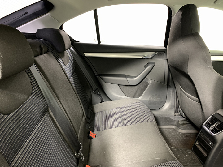 SKODA Octavia 1.4, 2015 года, Робот, ЧЕРНЫЙ