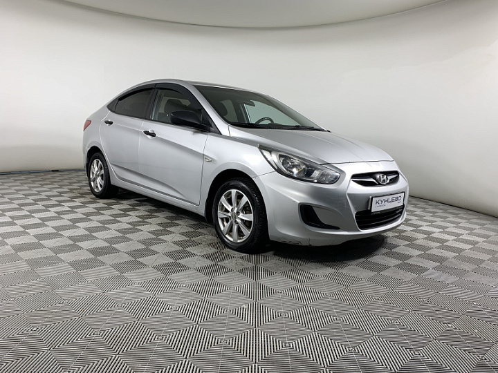 HYUNDAI Solaris 1.6, 2013 года, Автоматическая, Серебристый