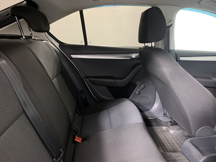 SKODA Octavia 1.2, 2013 года, Робот, БЕЛЫЙ ЖЕЛТЫЙ СЕРЫЙ