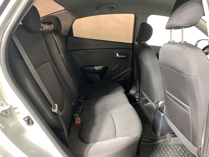 KIA Rio 1.6, 2017 года, Автоматическая, Серебристый