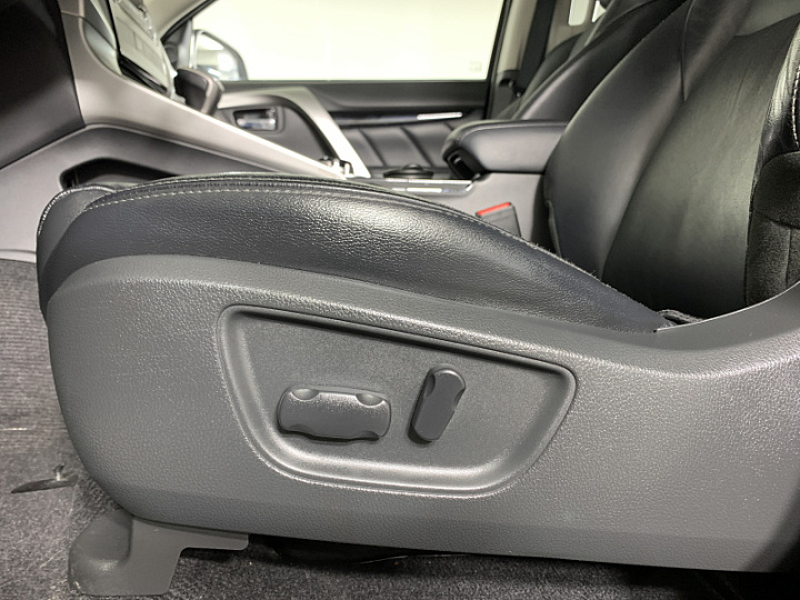 MITSUBISHI Pajero Sport 2.4, 2018 года, Автоматическая, ЧЕРНЫЙ