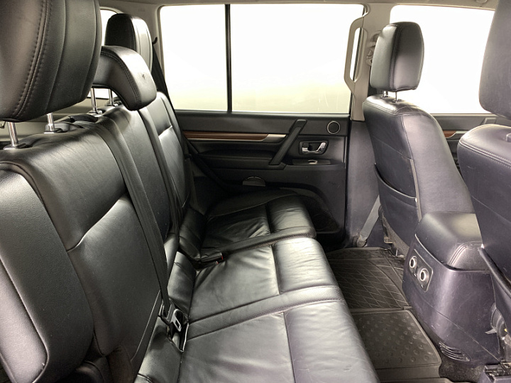 MITSUBISHI Pajero 3.8, 2007 года, Автоматическая, Серебристый