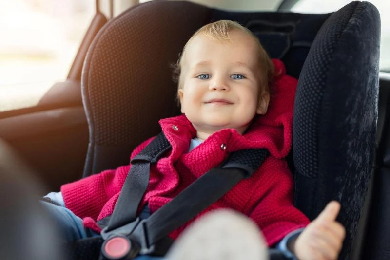 Как установить детское кресло в автомобиль