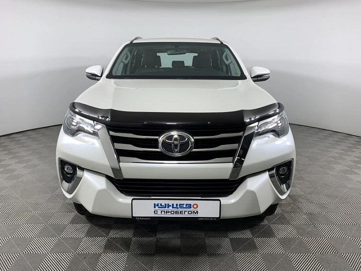 Тойота Fortuner 2018